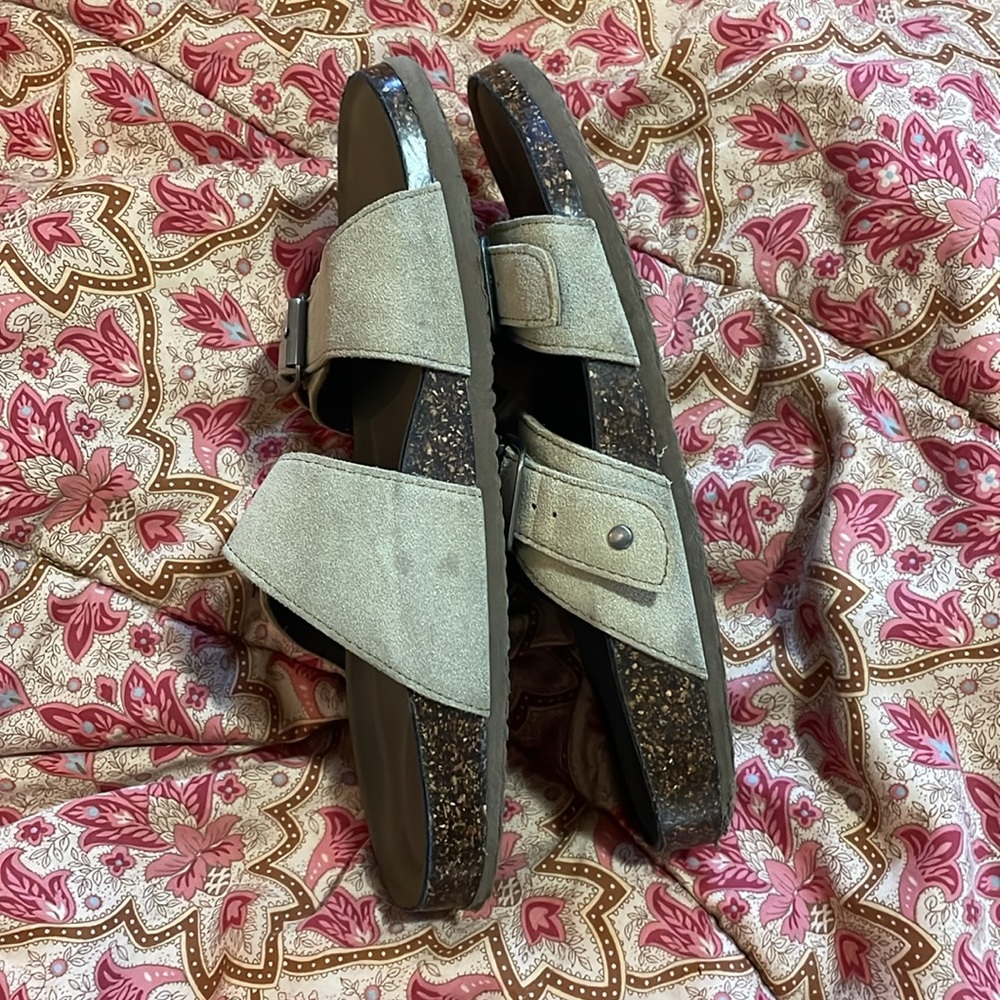 Sandals - Picture 3 of 4